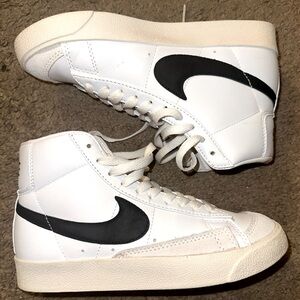 Nike Blazer Mid ’77 Vintage White & Black Unisex shoes. Sz 6.5 Women’s